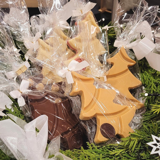 Weihnachtsschokolade in Tannenform